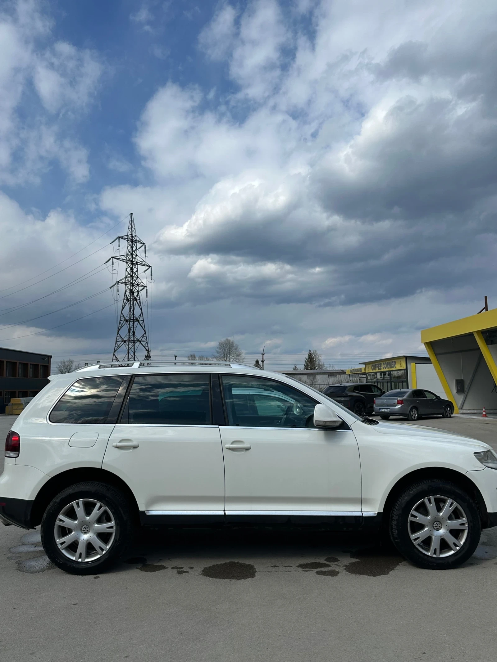 VW Touareg 3.0 TDI V6  Facelift R-line ПРУЖИНИ!, снимка 4 - Автомобили и джипове - 54989889