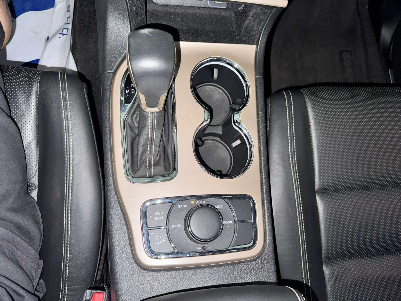 Jeep Grand cherokee 3.6 LIMITED / ОЧАКВАН ВНОС !!!, снимка 16 - Автомобили и джипове - 55217829