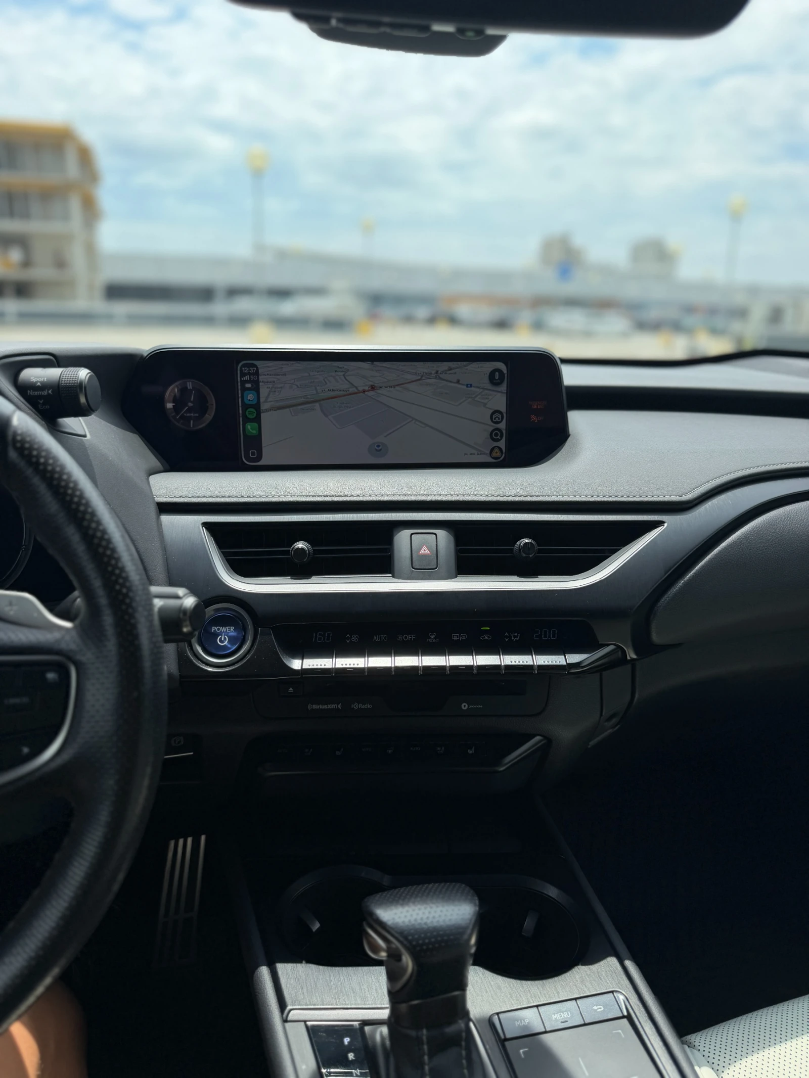 Lexus UX 250h F sport, снимка 10 - Автомобили и джипове - 55220676