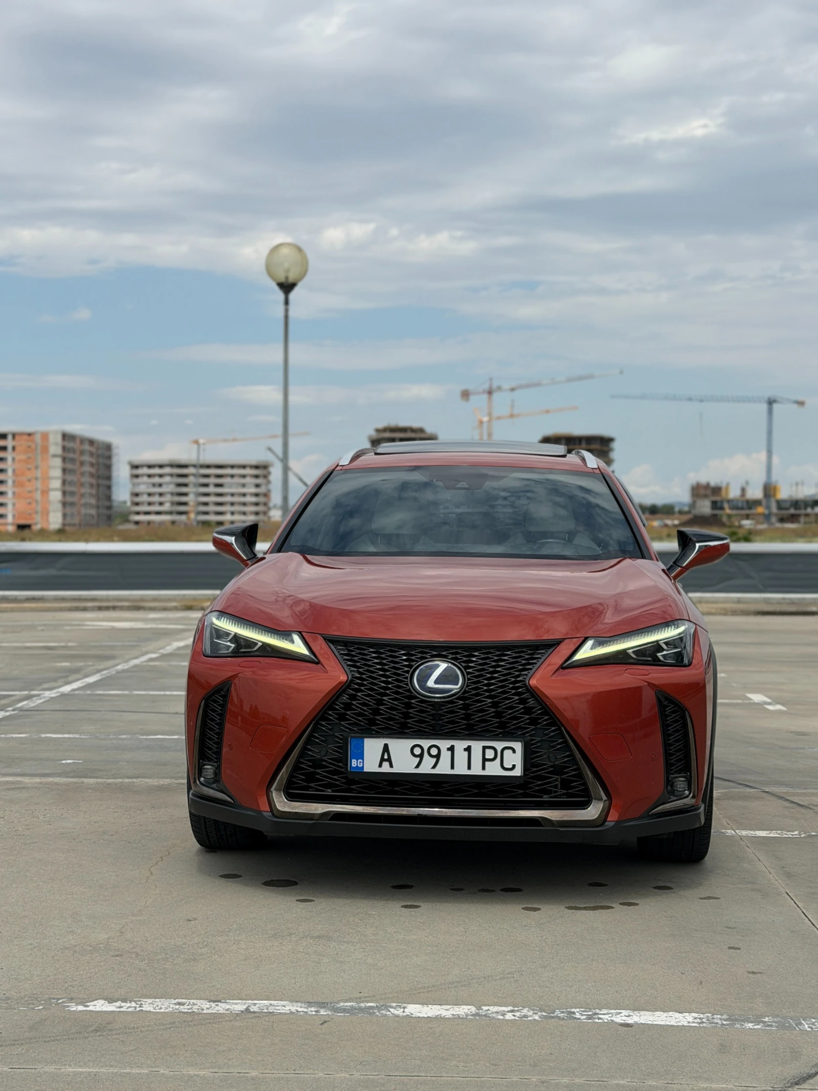 Lexus UX 250h F sport, снимка 2 - Автомобили и джипове - 55220676