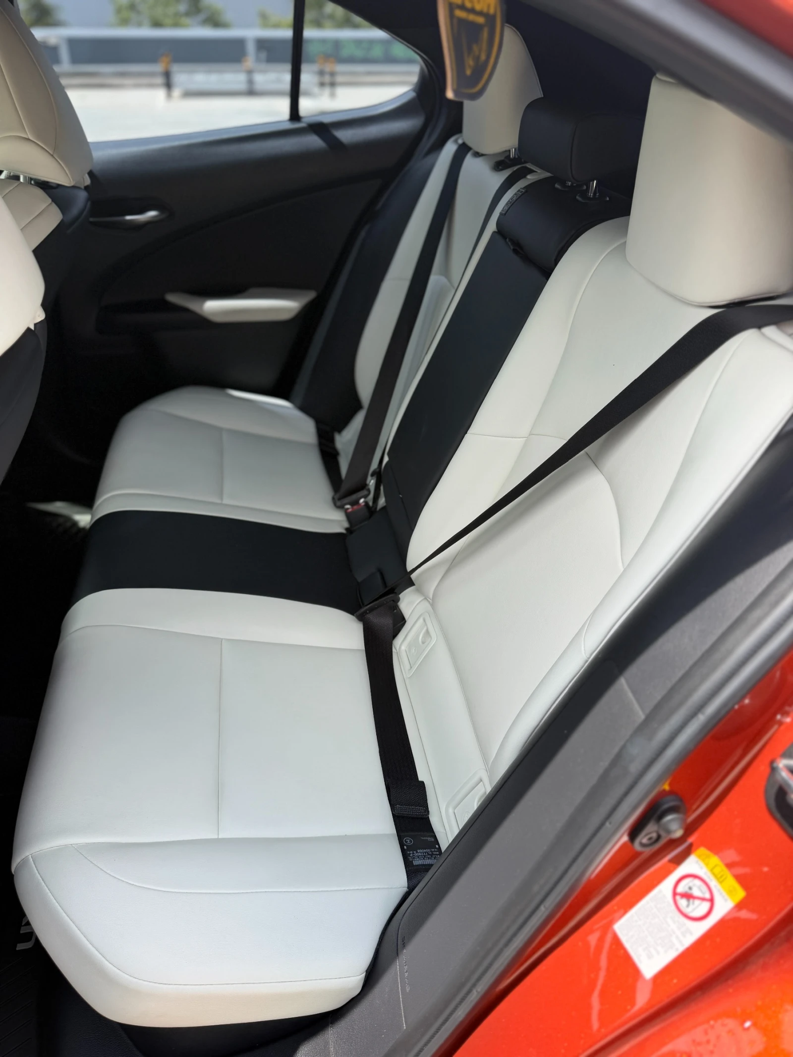 Lexus UX 250h F sport, снимка 13 - Автомобили и джипове - 55220676