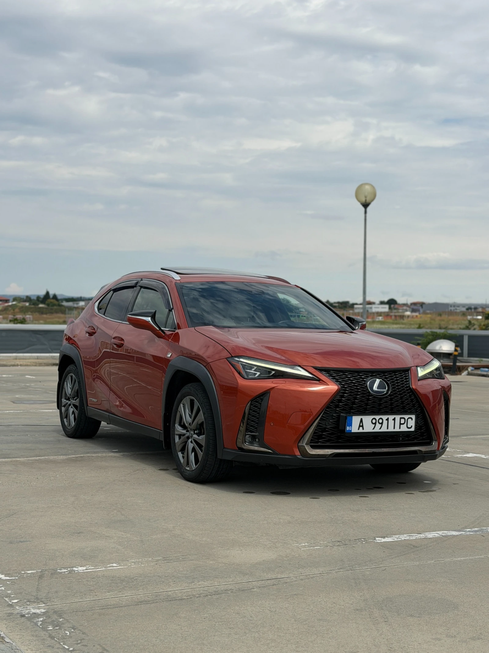 Lexus UX 250h F sport, снимка 3 - Автомобили и джипове - 55220676