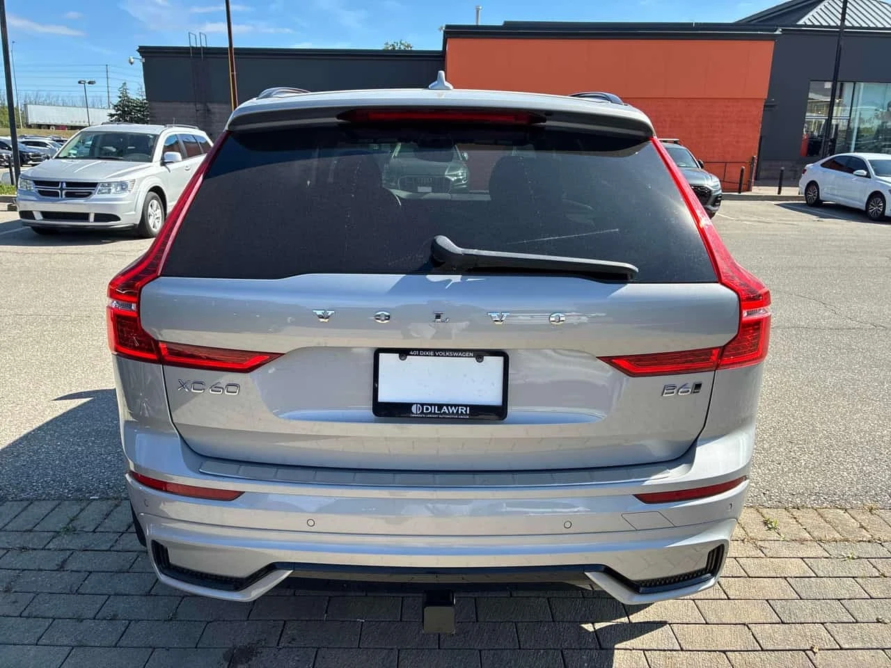 Volvo XC60 B6 R Design  CARFAX, снимка 4 - Автомобили и джипове - 56200549