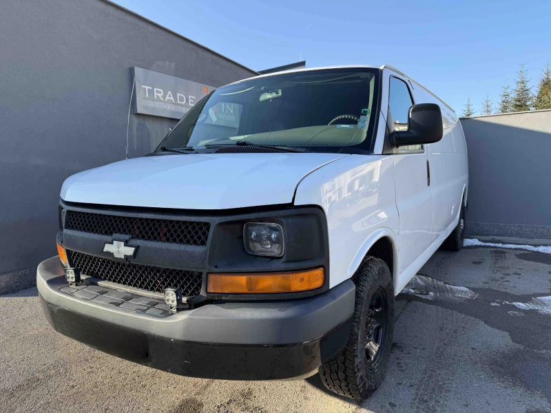 Chevrolet Express 6.6L DURAMAX ОБОРУДВАН, снимка 1 - Бусове и автобуси - 49230057