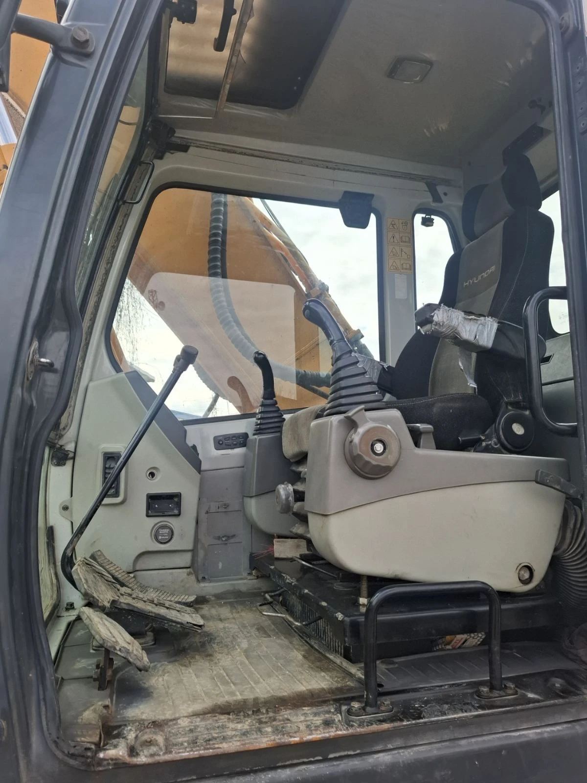 Багер Hyundai 235LCR-9A, снимка 4 - Индустриална техника - 53995193