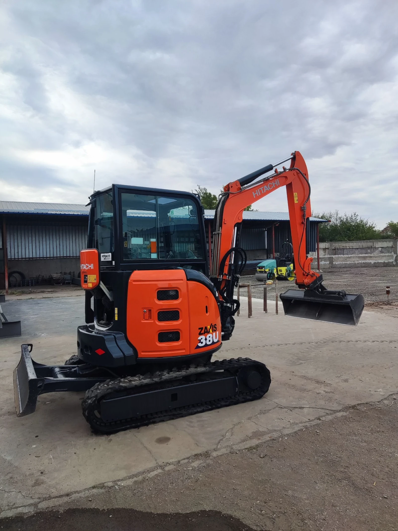 Багер Hitachi ZX38U КЛИМАТИК, снимка 2 - Индустриална техника - 56150882