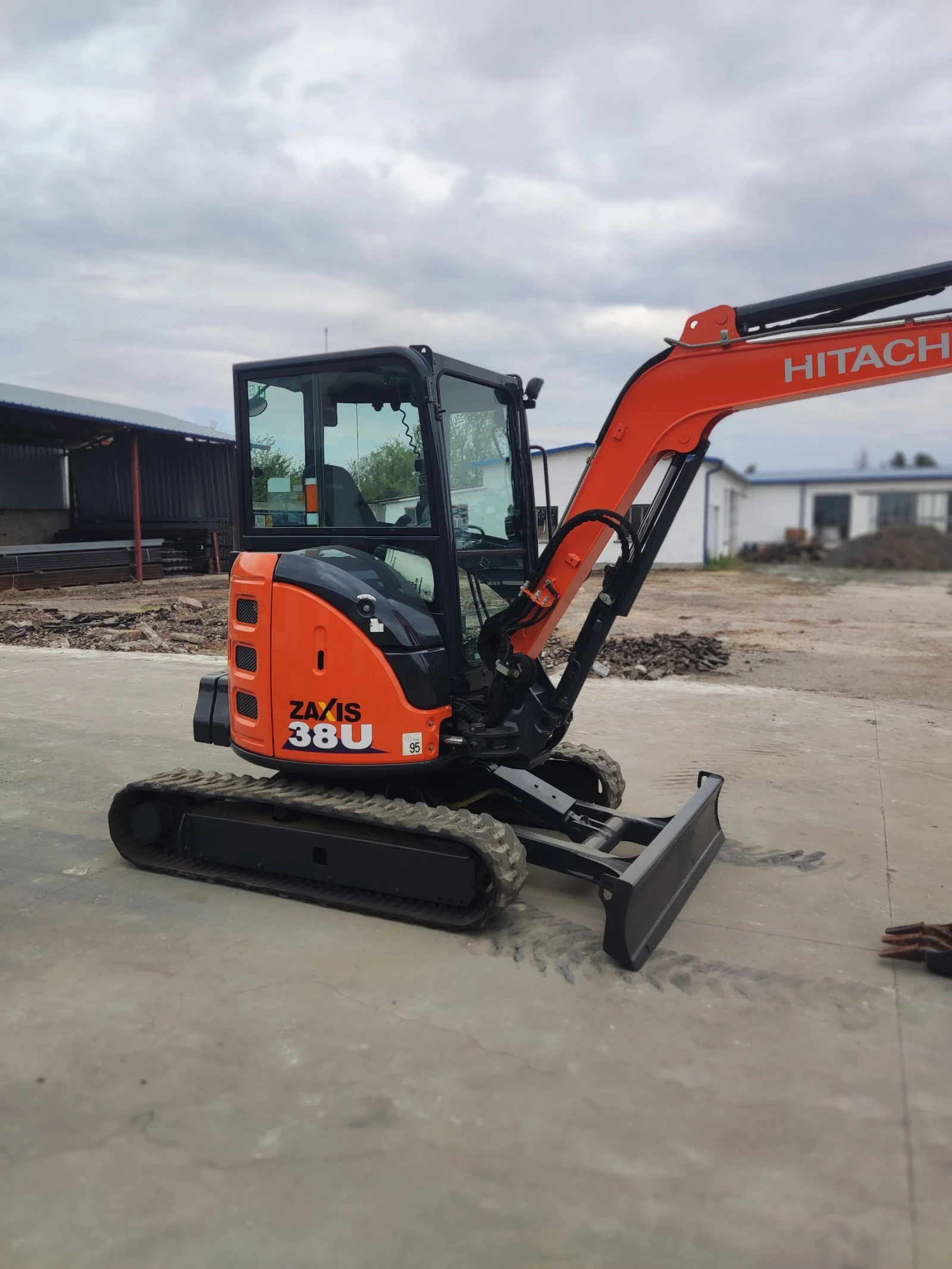 Багер Hitachi ZX38U КЛИМАТИК, снимка 3 - Индустриална техника - 56150882