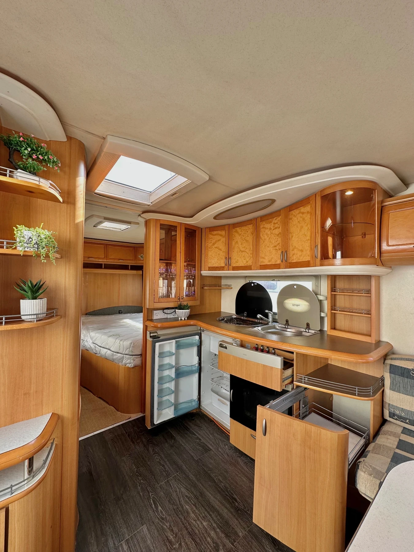 Каравана Hobby Prestige 650 / НОВ ВНОС / ГОЛЯМА БАНЯ И ТОАЛЕТНА  - изображение 8