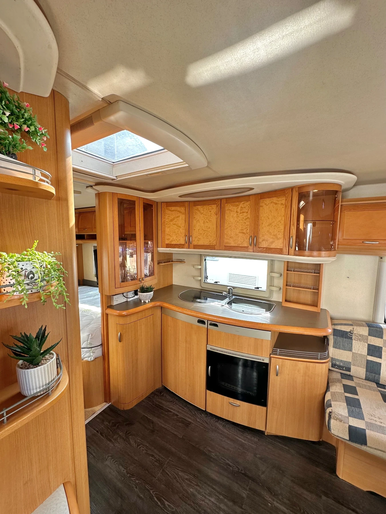 Каравана Hobby Prestige 650 / НОВ ВНОС / ГОЛЯМА БАНЯ И ТОАЛЕТНА  - изображение 7