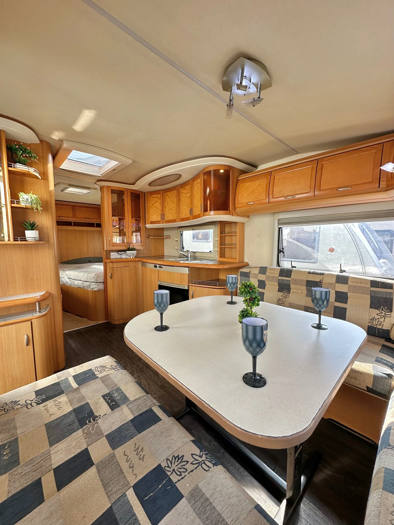 Каравана Hobby Prestige 650 / НОВ ВНОС / ГОЛЯМА БАНЯ И ТОАЛЕТНА  - изображение 6