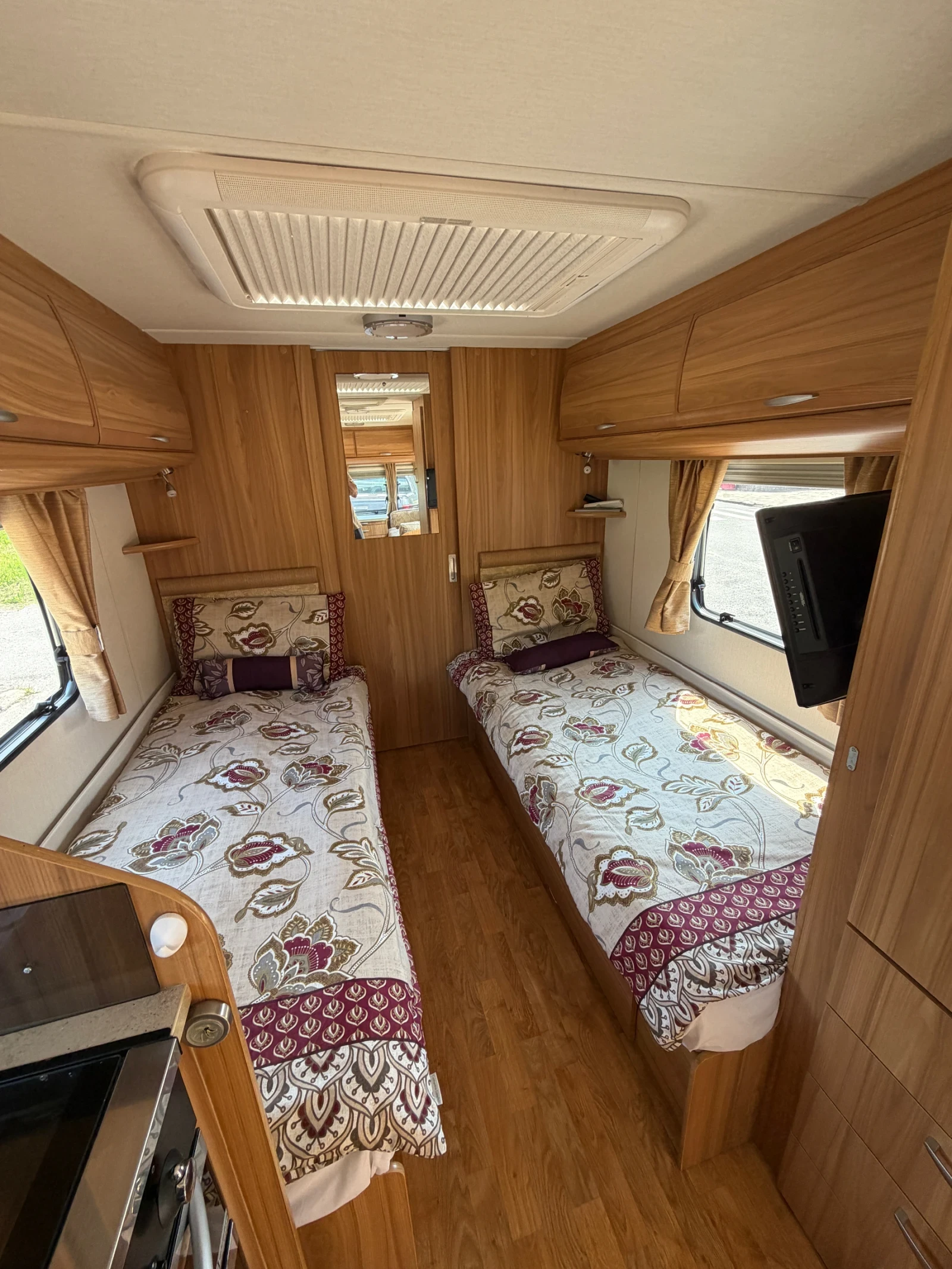 Каравана Hobby Lunar Clubman 2013г Регистрирана!!!, снимка 12 - Каравани и кемпери - 54887913