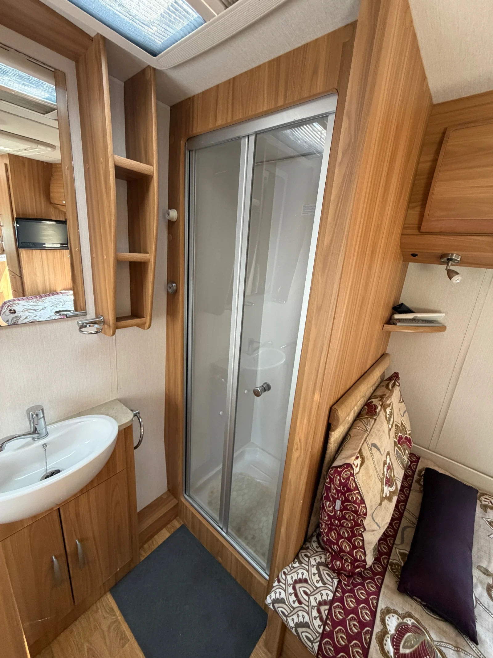 Каравана Hobby Lunar Clubman 2013г Регистрирана!!!, снимка 14 - Каравани и кемпери - 54887913