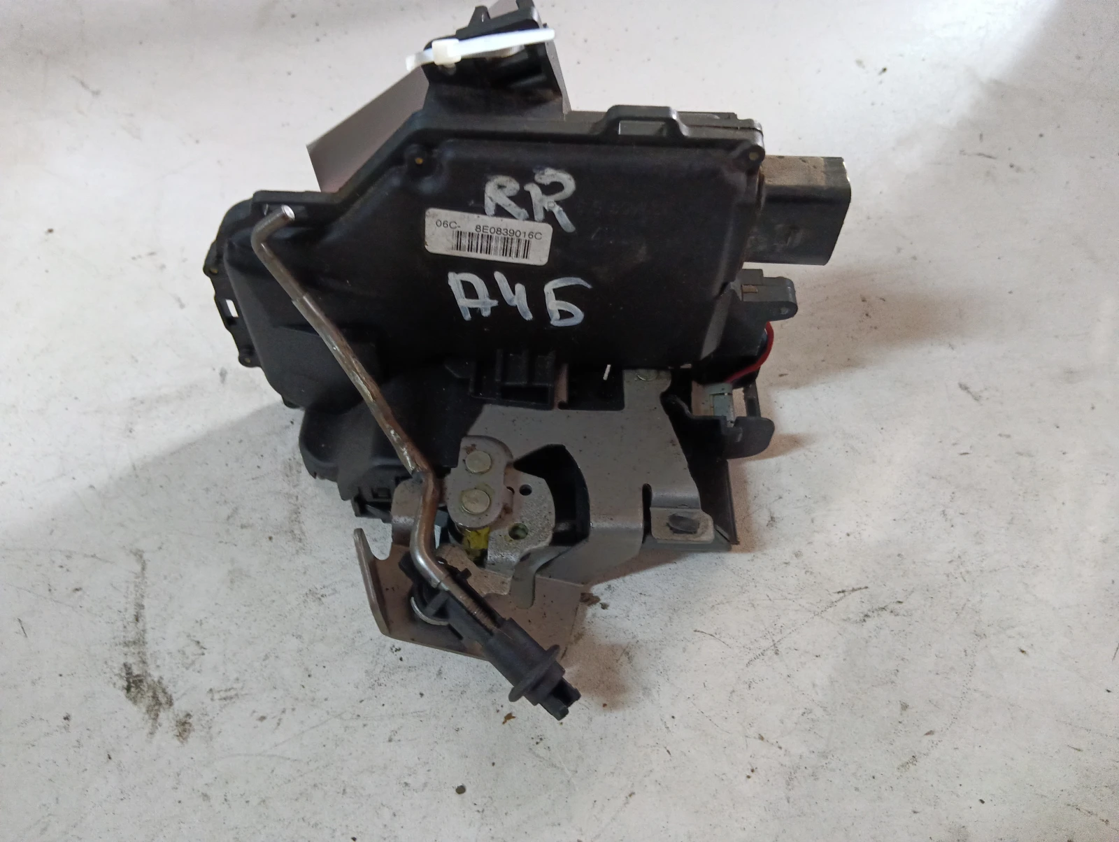 брава (задна дясна) 8E0839016C Audi A4