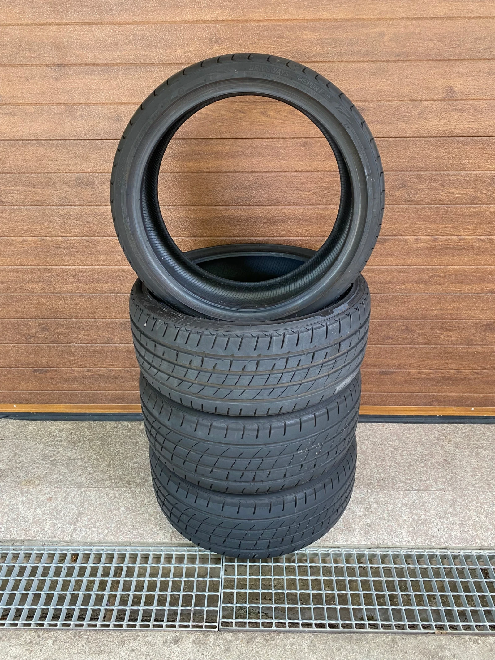 Гуми Летни 235/35R19