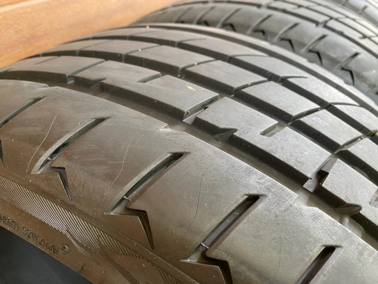 Гуми Летни 235/35R19, снимка 5 - Гуми и джанти - 55891523