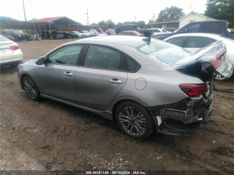 Kia Forte, снимка 3 - Автомобили и джипове - 47922294