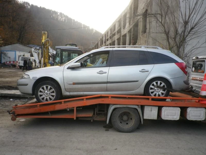 Renault Laguna 1.9 dCi, снимка 2 - Автомобили и джипове - 43182077