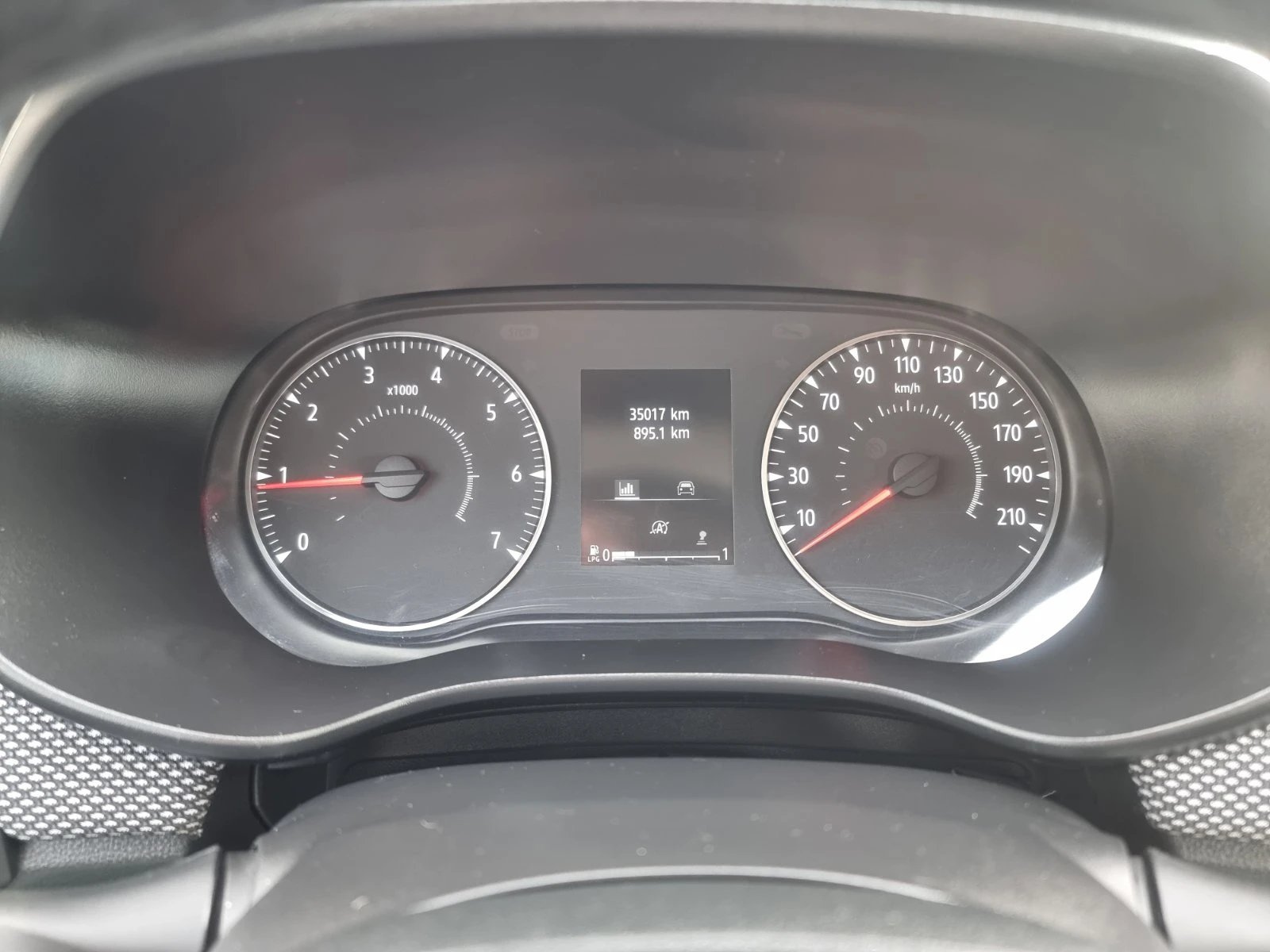 Dacia Sandero Stepway TCe 100 к.с. ECO-G S&S BVM6 - изображение 9