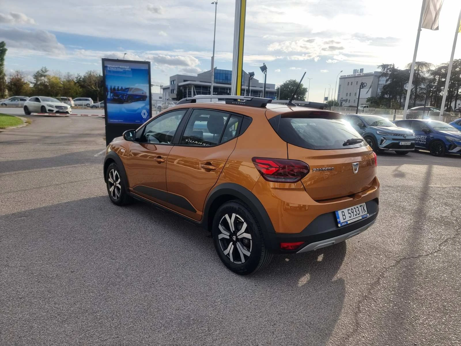 Dacia Sandero Stepway TCe 100 к.с. ECO-G S&S BVM6 - изображение 7