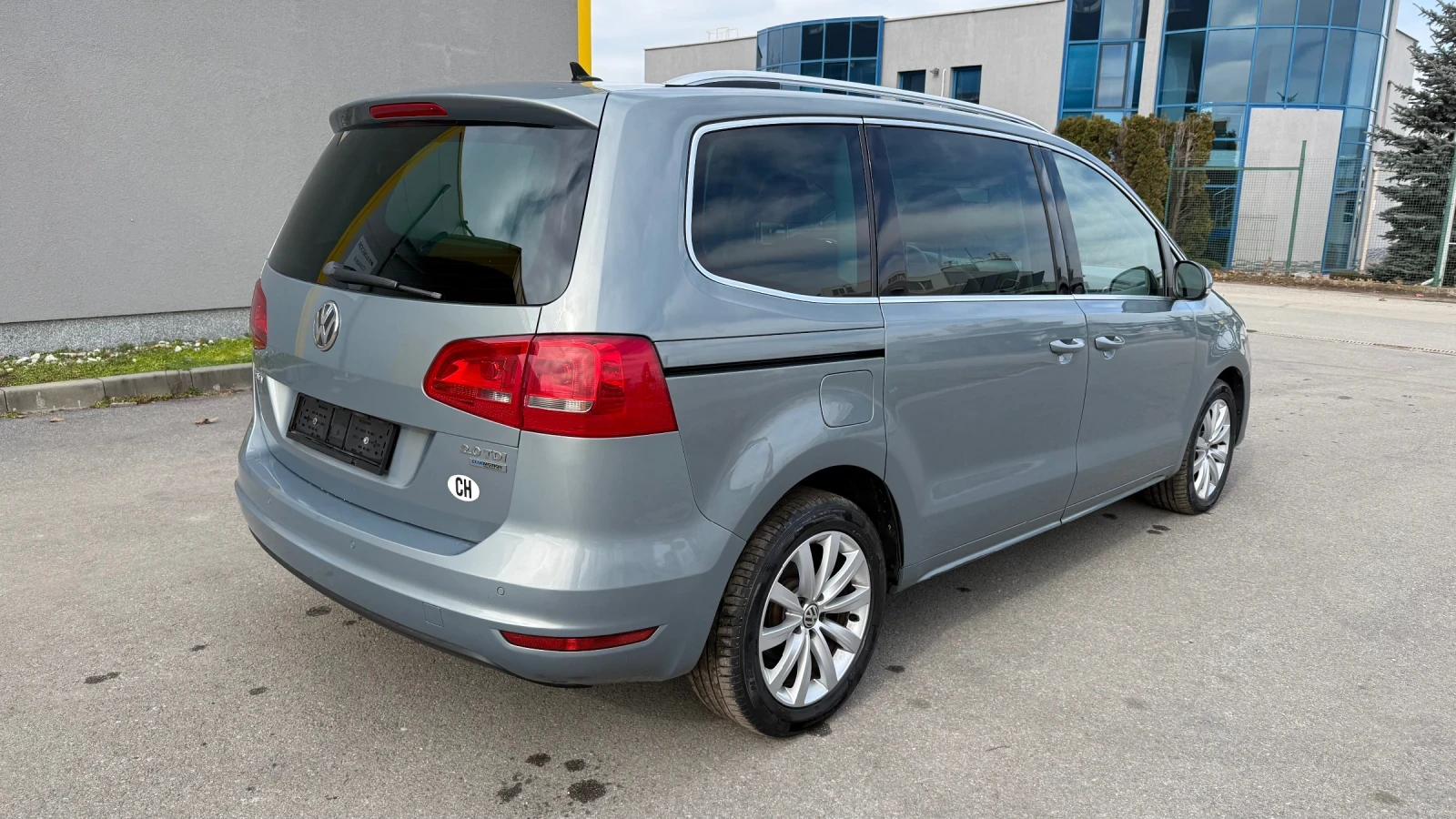 VW Sharan 2.0tdi DSG Highline, снимка 5 - Автомобили и джипове - 53477529