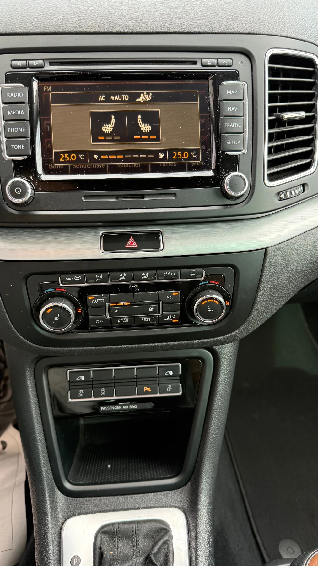 VW Sharan 2.0tdi DSG Highline, снимка 14 - Автомобили и джипове - 53477529