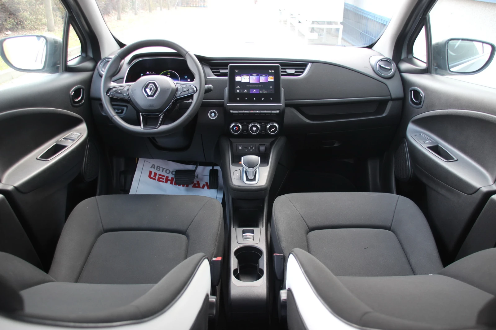 Renault Zoe 52 KWh  R135   51 000  ��. ��� ���� ��������  | Mobile.bg � ����������� 12