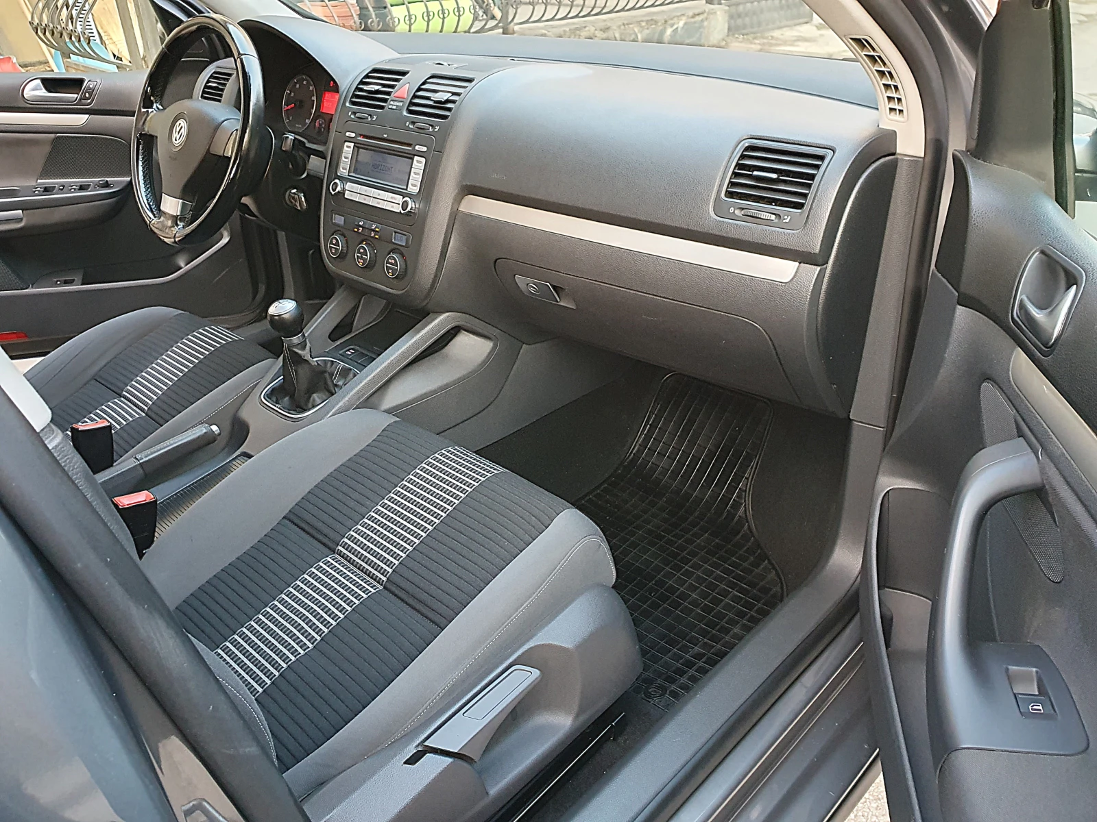 VW Golf 1.4i - 80к.с., снимка 13 - Автомобили и джипове - 53741085