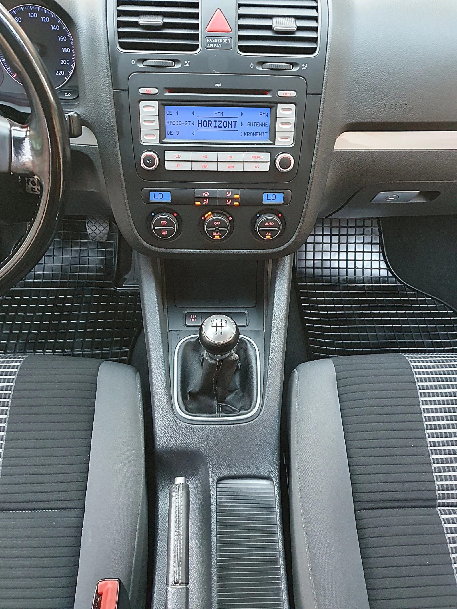 VW Golf 1.4i - 80к.с., снимка 17 - Автомобили и джипове - 53741085