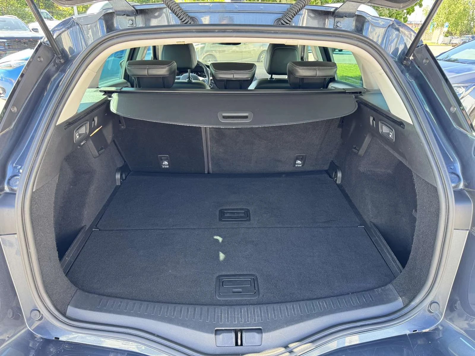 Renault Megane 1.3Tce, снимка 11 - Автомобили и джипове - 54619118
