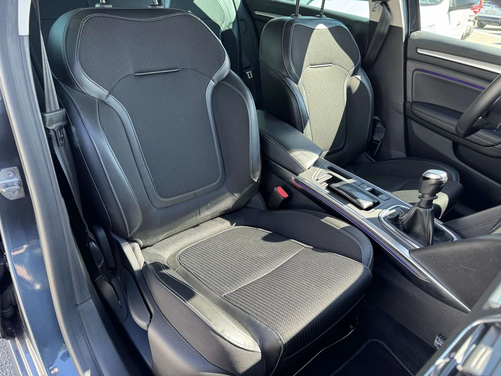 Renault Megane 1.3Tce, снимка 9 - Автомобили и джипове - 54619118