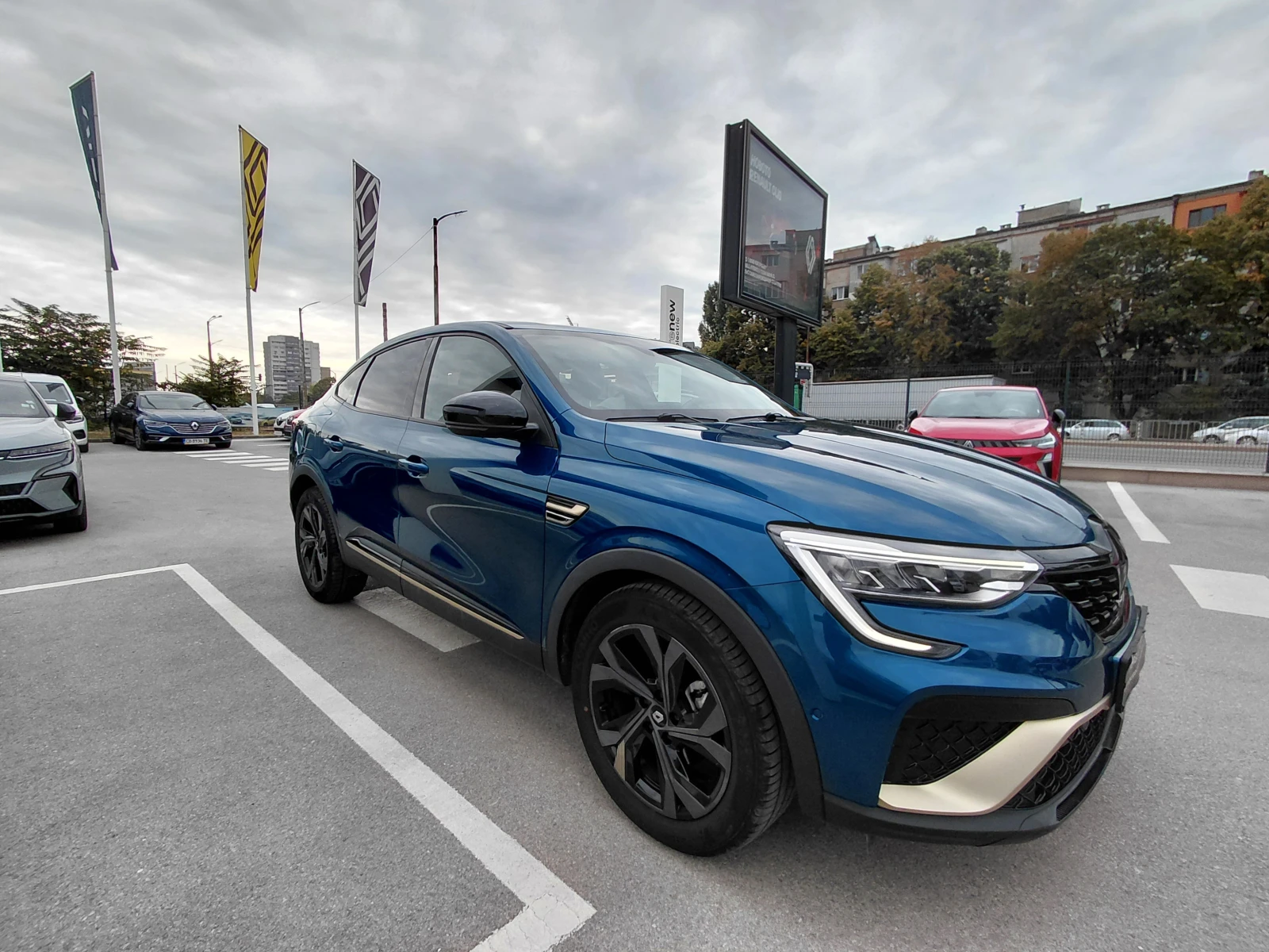 Renault Arkana e-tech engineered E-Tech full hybrid 145, снимка 3 - Автомобили и джипове - 56126599