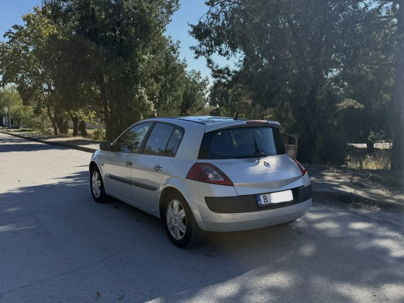 Renault Megane 1.9DTi Facelift, снимка 3 - Автомобили и джипове - 56414822