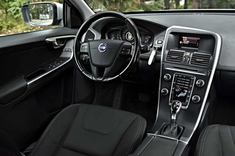 Volvo XC60 AWD AVTOMAT, снимка 13 - Автомобили и джипове - 51991670