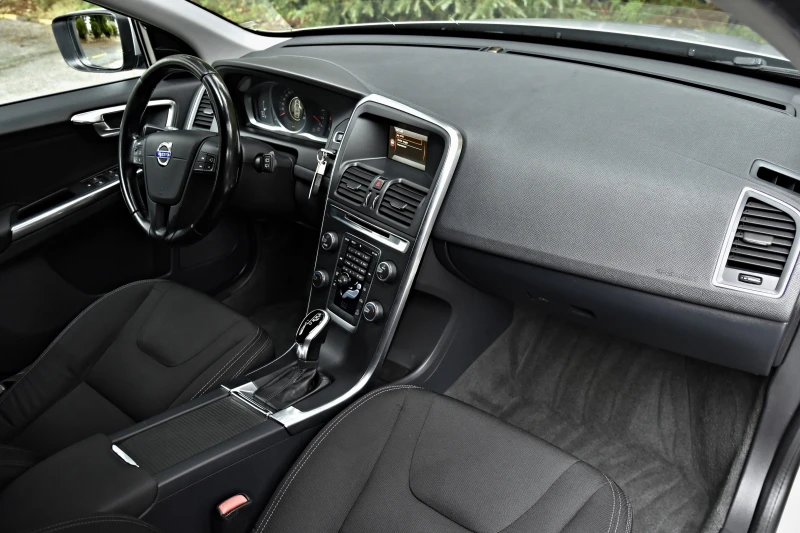 Volvo XC60 AWD AVTOMAT, снимка 12 - Автомобили и джипове - 51991670