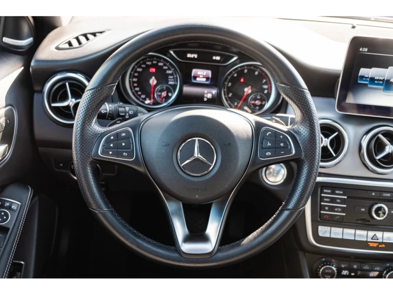 Mercedes-Benz GLA * АВТО КРЕДИТ* ЦЕНА ДО БГ * СЕРВИЗНА ИСТОРИЯ * , снимка 8 - Автомобили и джипове - 52892463