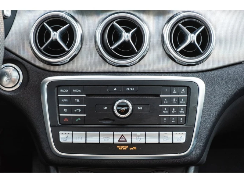 Mercedes-Benz GLA * АВТО КРЕДИТ* ЦЕНА ДО БГ * СЕРВИЗНА ИСТОРИЯ * , снимка 11 - Автомобили и джипове - 52892463