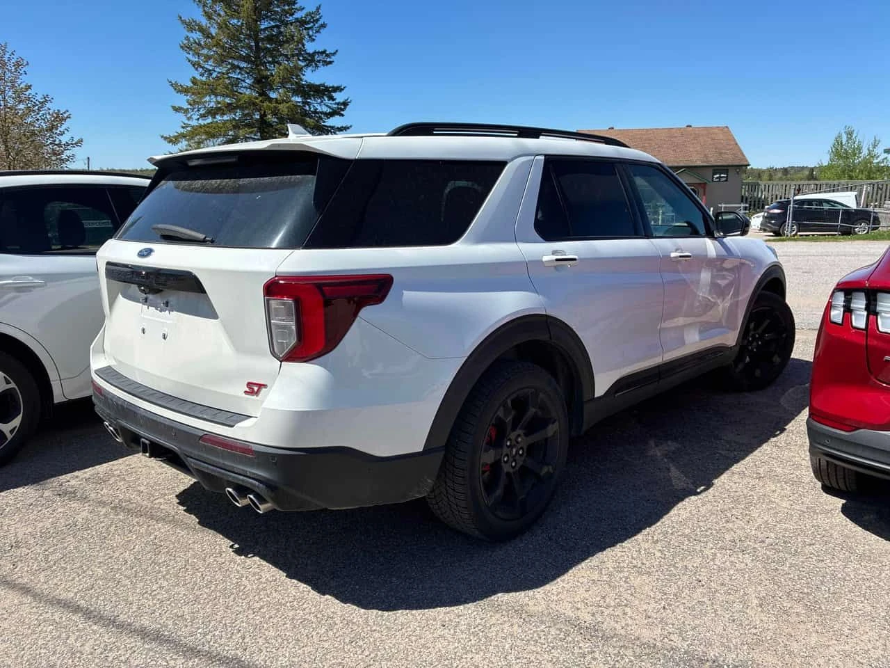 Ford Explorer * ST * 7 МЕСТЕН * 360 * ОБДУХВАНЕ * PANO, снимка 3 - Автомобили и джипове - 54642038