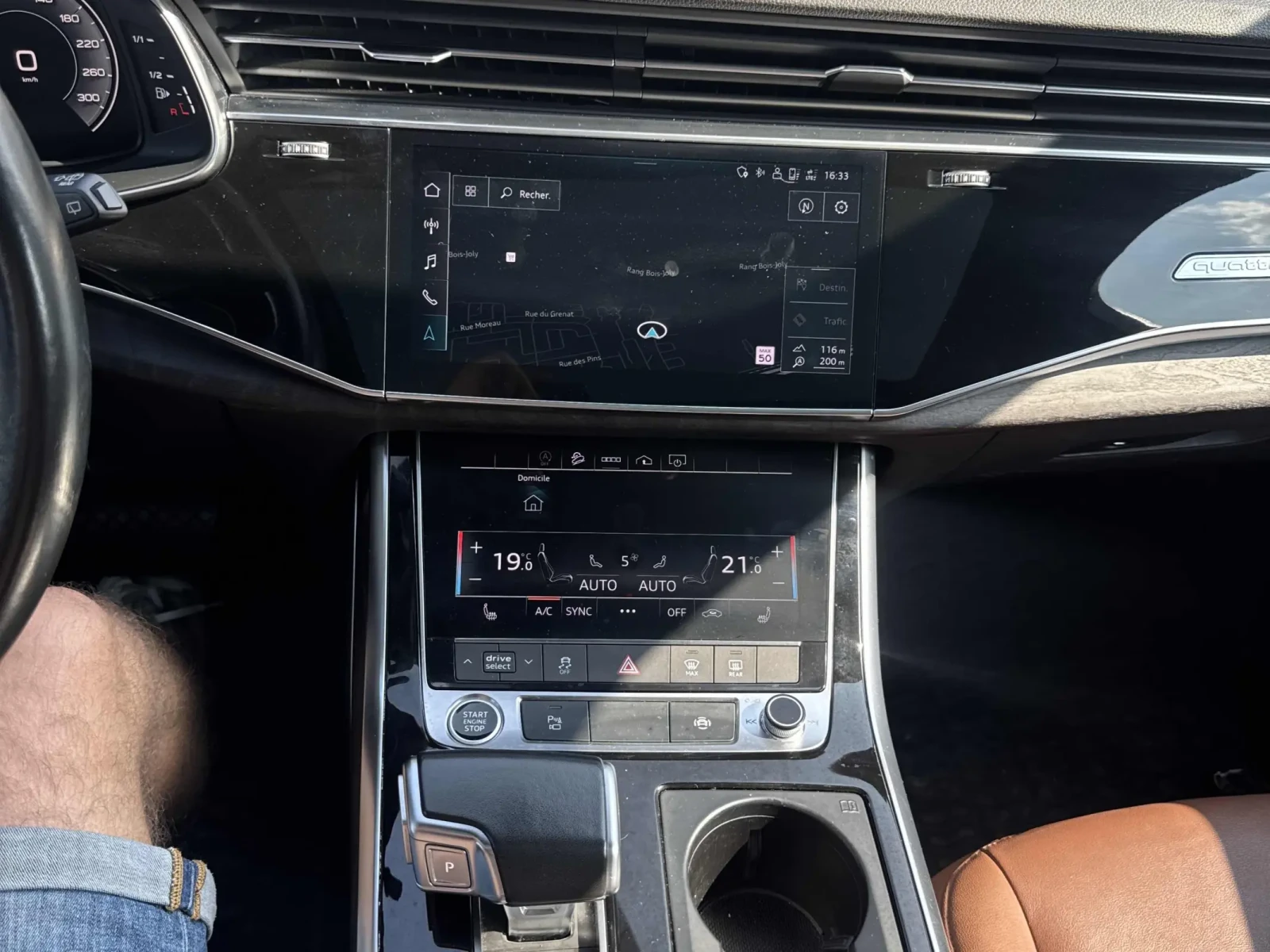 Audi Q7 Komfort* 2 КЛЮЧА * ПАНОРАМА * CARFAX * АВТО КРЕДИТ, снимка 13 - Автомобили и джипове - 55194478