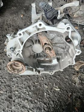 02T 301 103 AC скорости ръчни Seat Ibiza 1.4i  , снимка 1