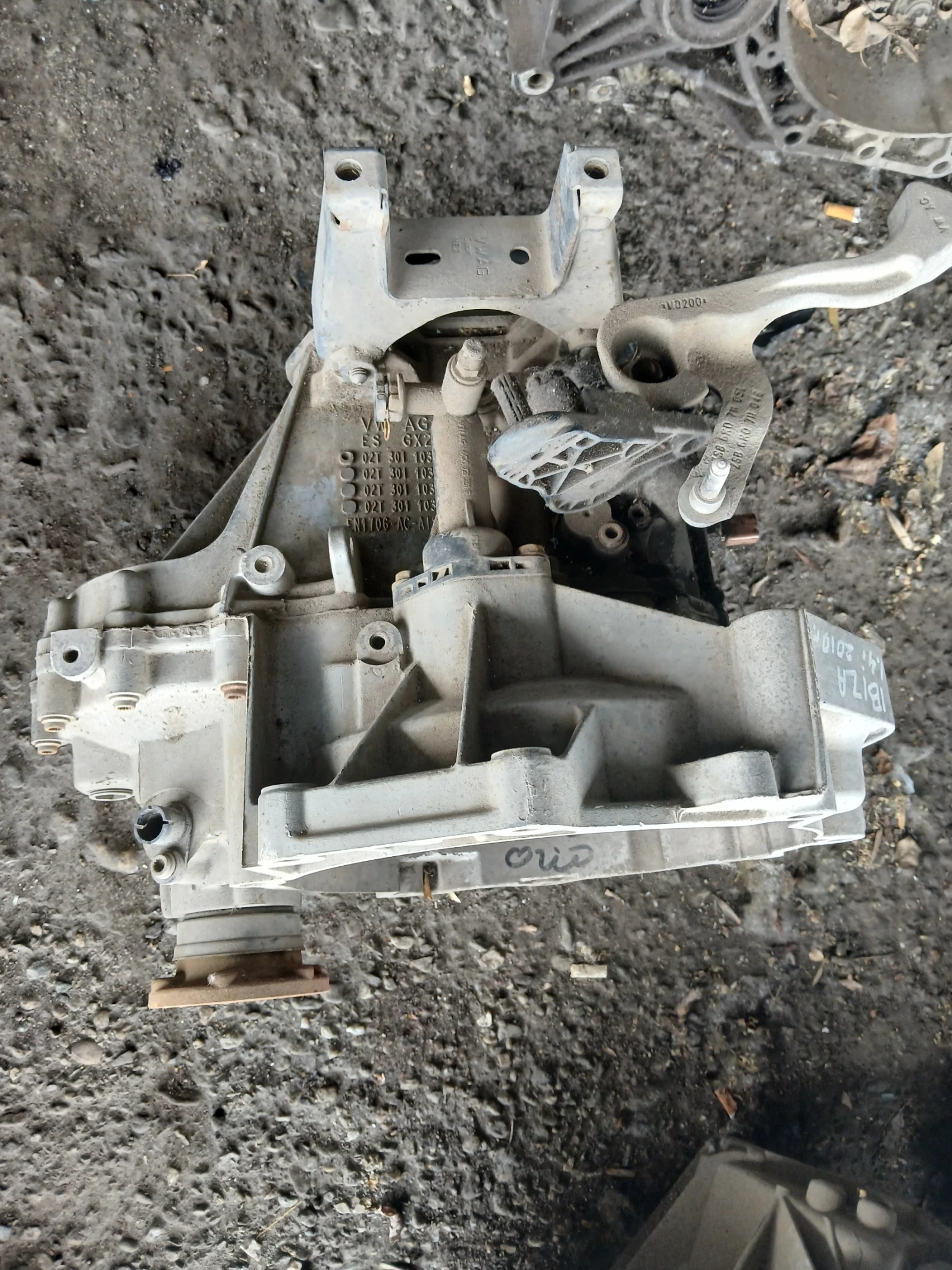 02T 301 103 AC скорости ръчни Seat Ibiza 1.4i  , снимка 2 - Части - 55258622