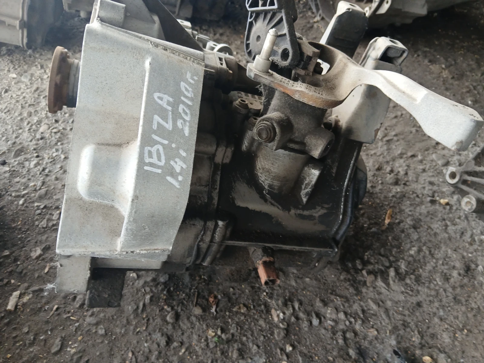02T 301 103 AC скорости ръчни Seat Ibiza 1.4i  , снимка 3 - Части - 55258622
