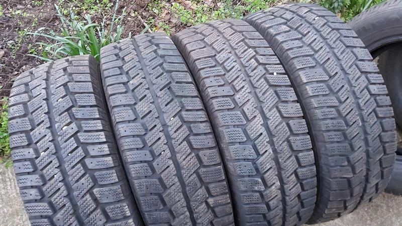 Гуми Зимни 205/65R16, снимка 2 - Гуми и джанти - 27565786