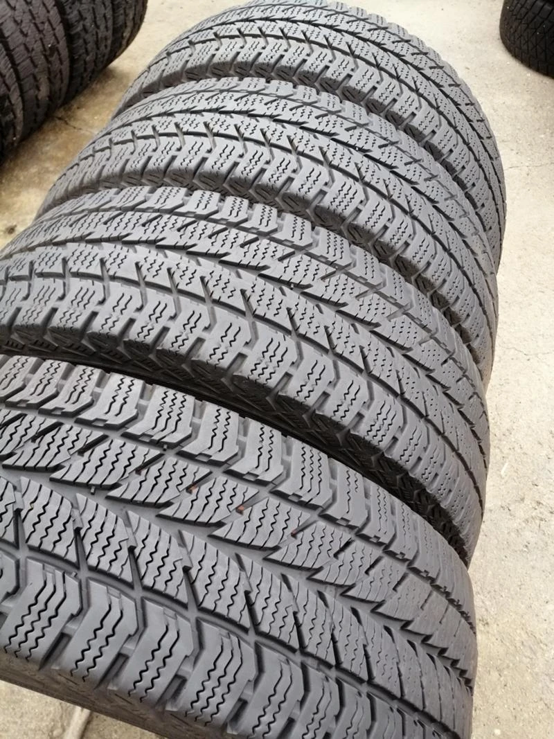 Гуми Зимни 215/65R16, снимка 2 - Гуми и джанти - 34382428