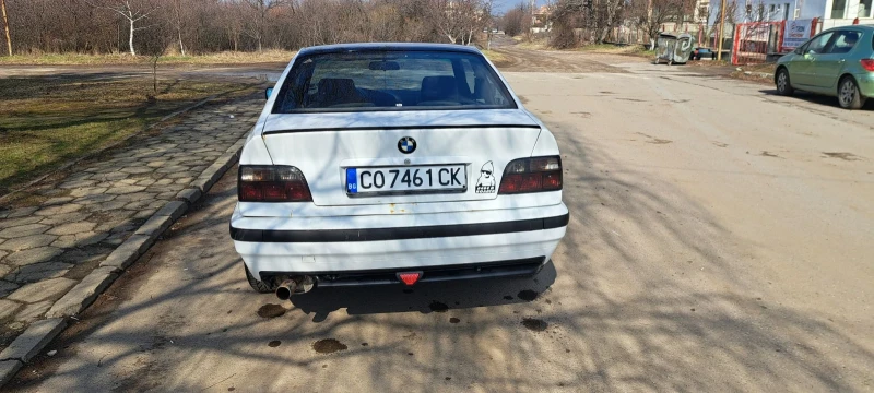 BMW 318 1.8 is, снимка 2 - Автомобили и джипове - 49495794