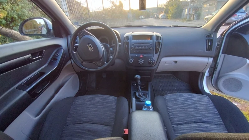 Kia Ceed 1.4, снимка 12 - Автомобили и джипове - 52122073