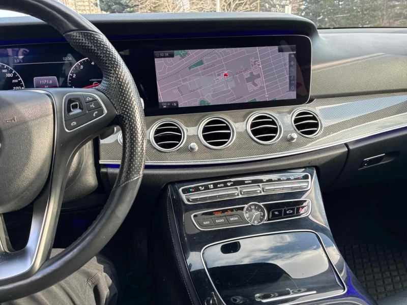 Mercedes-Benz E 300 * CARFAX * БЕЗ ПЪРВОНАЧАЛНА ВНОСКА, снимка 9 - Автомобили и джипове - 53210615