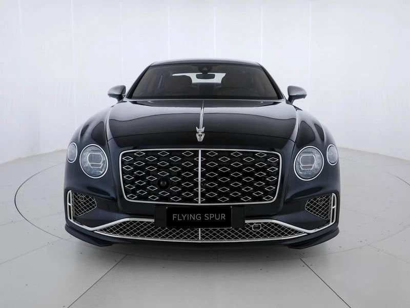 Bentley Flying Spur HYBRID/ NEW MODEL/ MULLINER/NAIM/PANO/ TV/ 4-SEATS, снимка 2 - Автомобили и джипове - 48714645