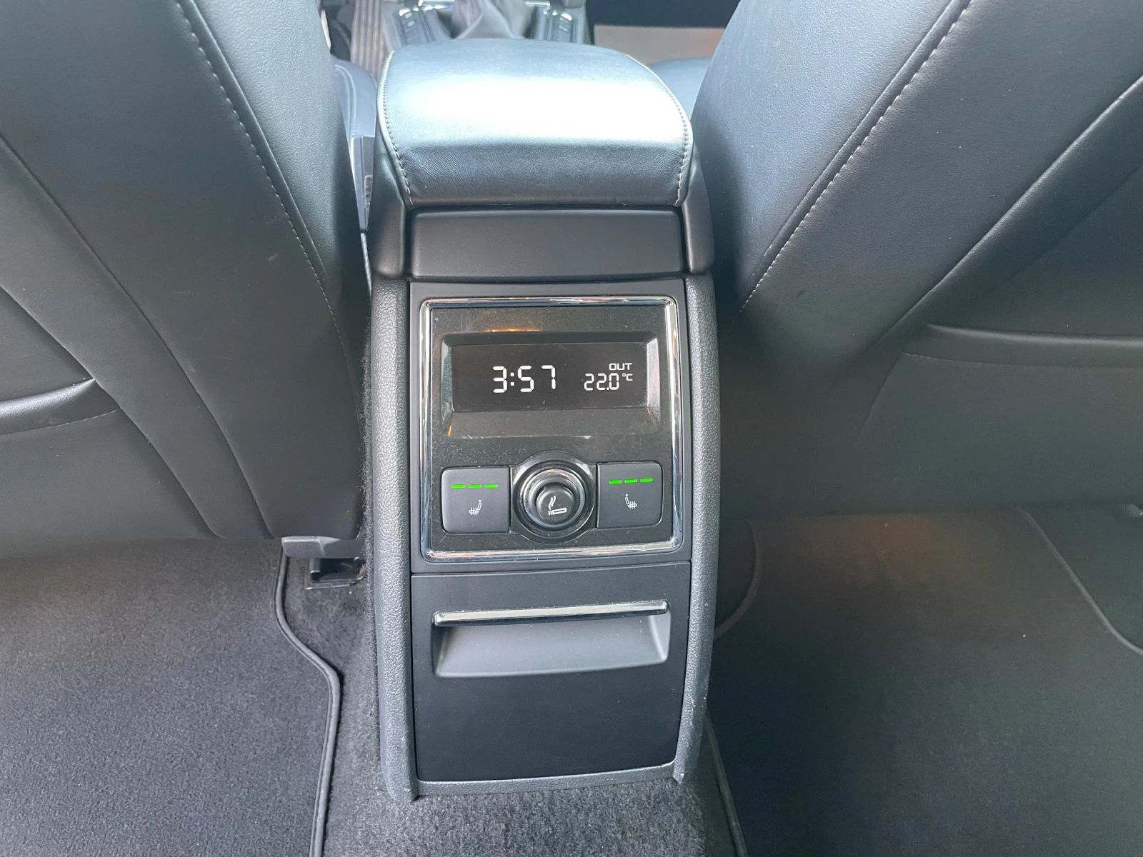 Skoda Superb 1.6TDI-EURO5+ NAVI | Mobile.bg — изображение 13