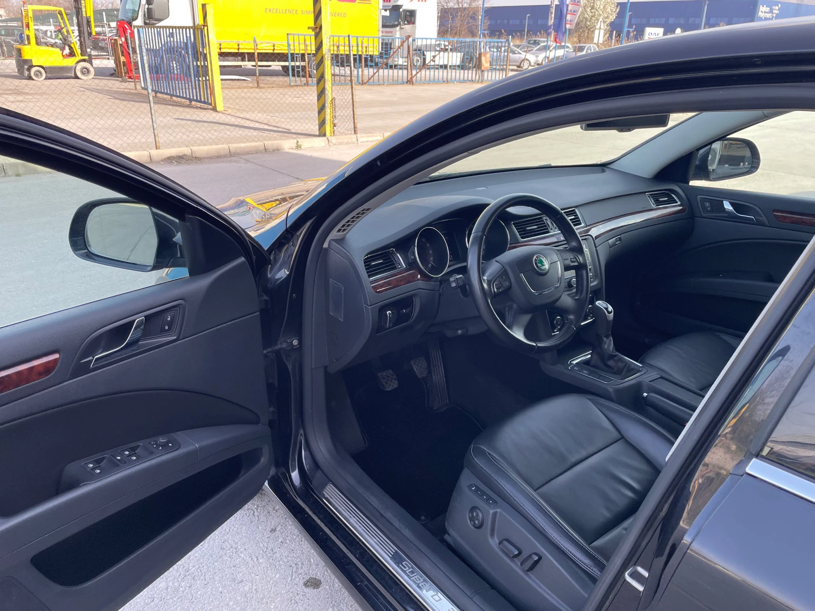 Skoda Superb 1.6TDI-EURO5+ NAVI | Mobile.bg — изображение 17