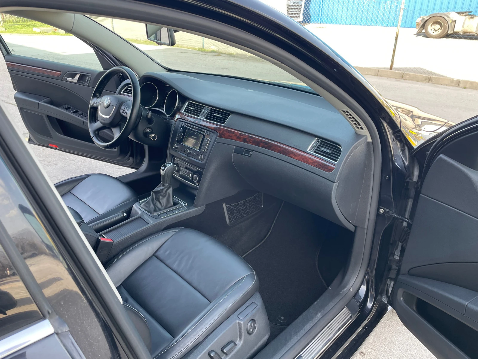 Skoda Superb 1.6TDI-EURO5+ NAVI | Mobile.bg — изображение 15